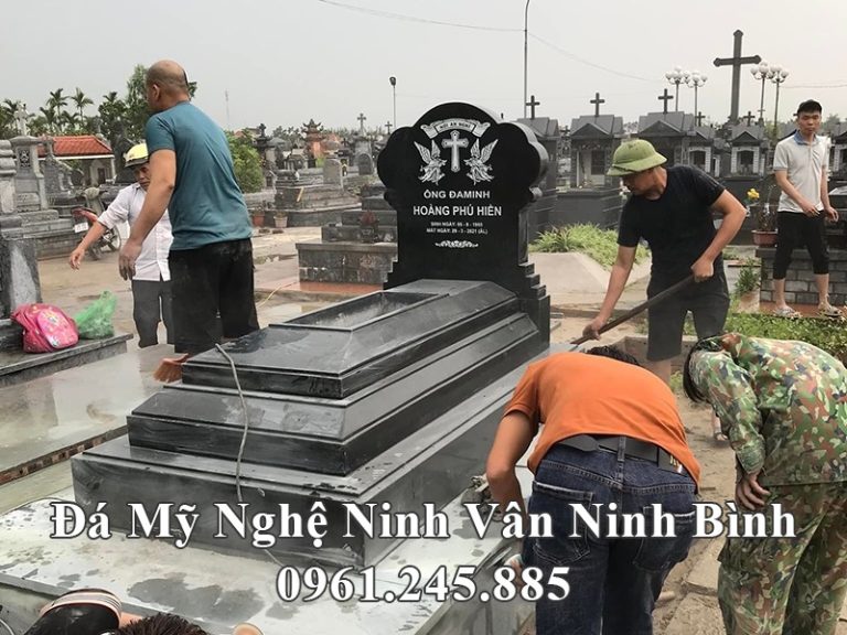 Mẫu-Mộ-đá-công-giáo-tam-cấp-đá-xanh-rêu-granite.jpg