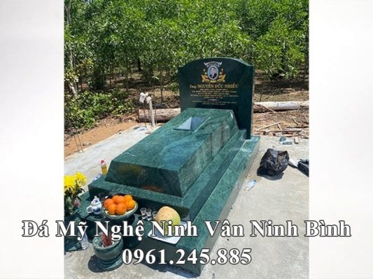 Mộ-đá-granite-đen-Bình-Định-nguyên-khối-tại-Quảng-Ninh.jpg