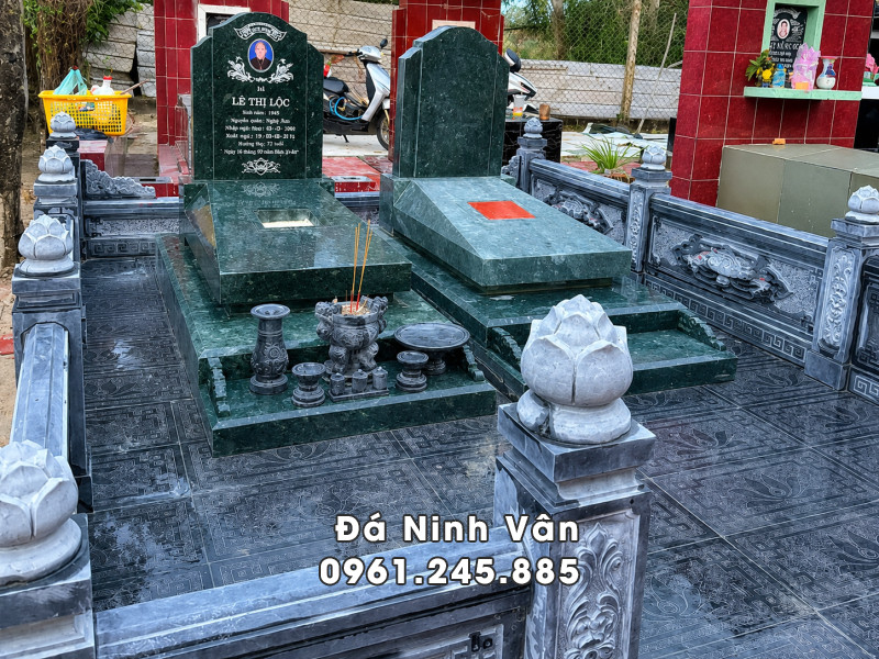 Xây Lăng Mộ đá Đẹp cho Bố Mẹ giá hợp lý với Mộ đá xanh rêu, Lan can đá xanh đen